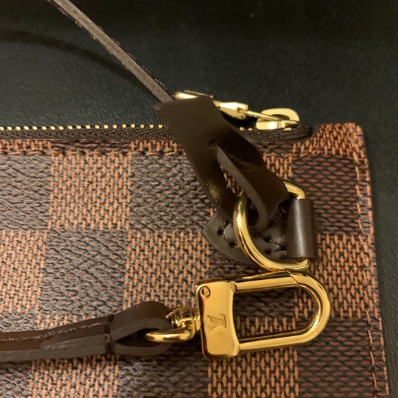 Authentic Louis Vuitton Wristlet/Pouch MM - Picture 2 of 5